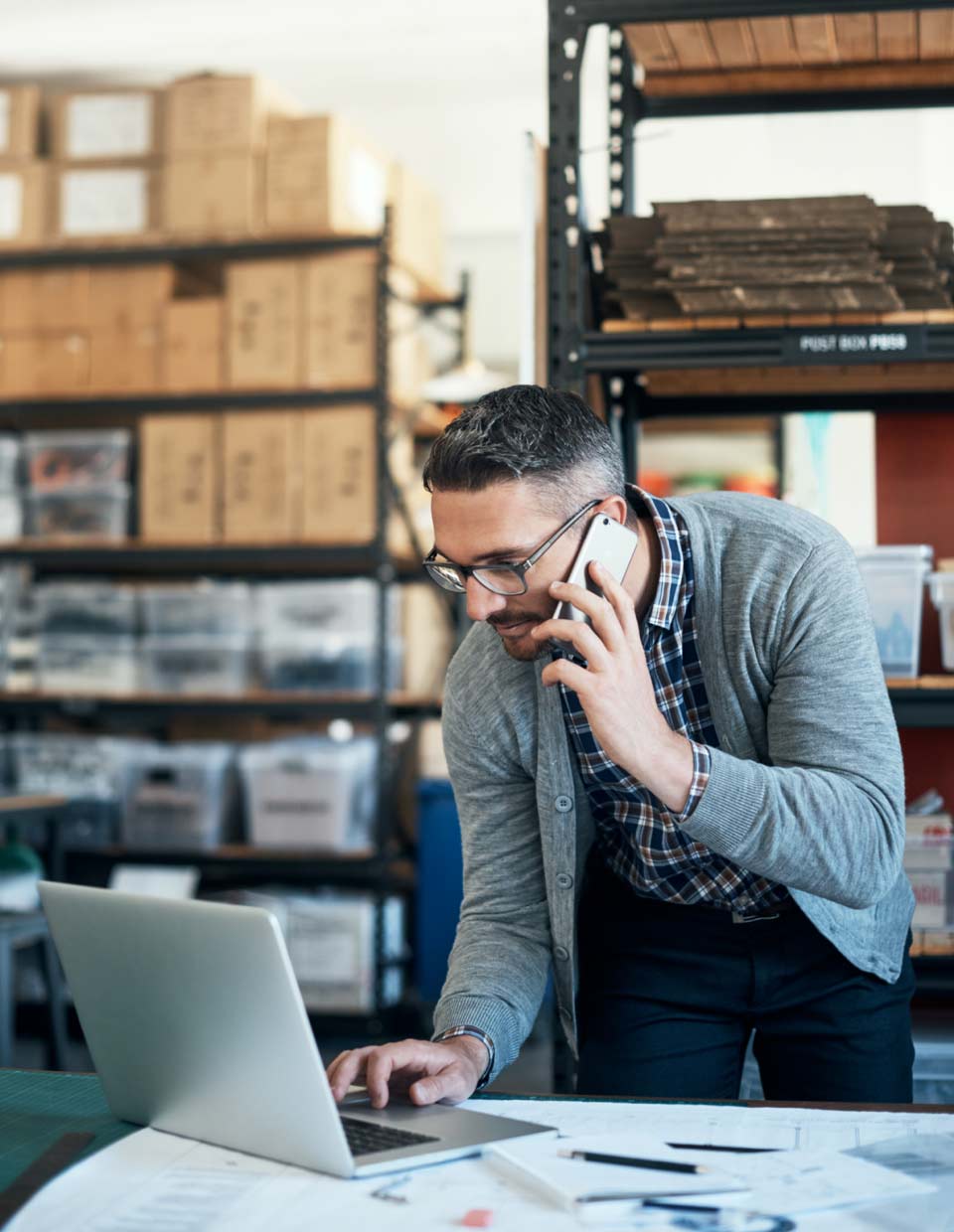 small business owner applying for business rewards credit card